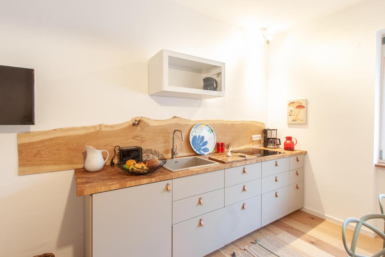 Ferienwohnung Juliusliving - Modernes Wohnen An Der Juliuspromenade Würzburg Exterior foto