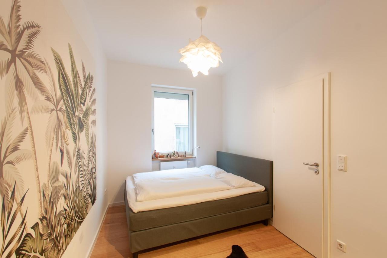 Ferienwohnung Juliusliving - Modernes Wohnen An Der Juliuspromenade Würzburg Exterior foto