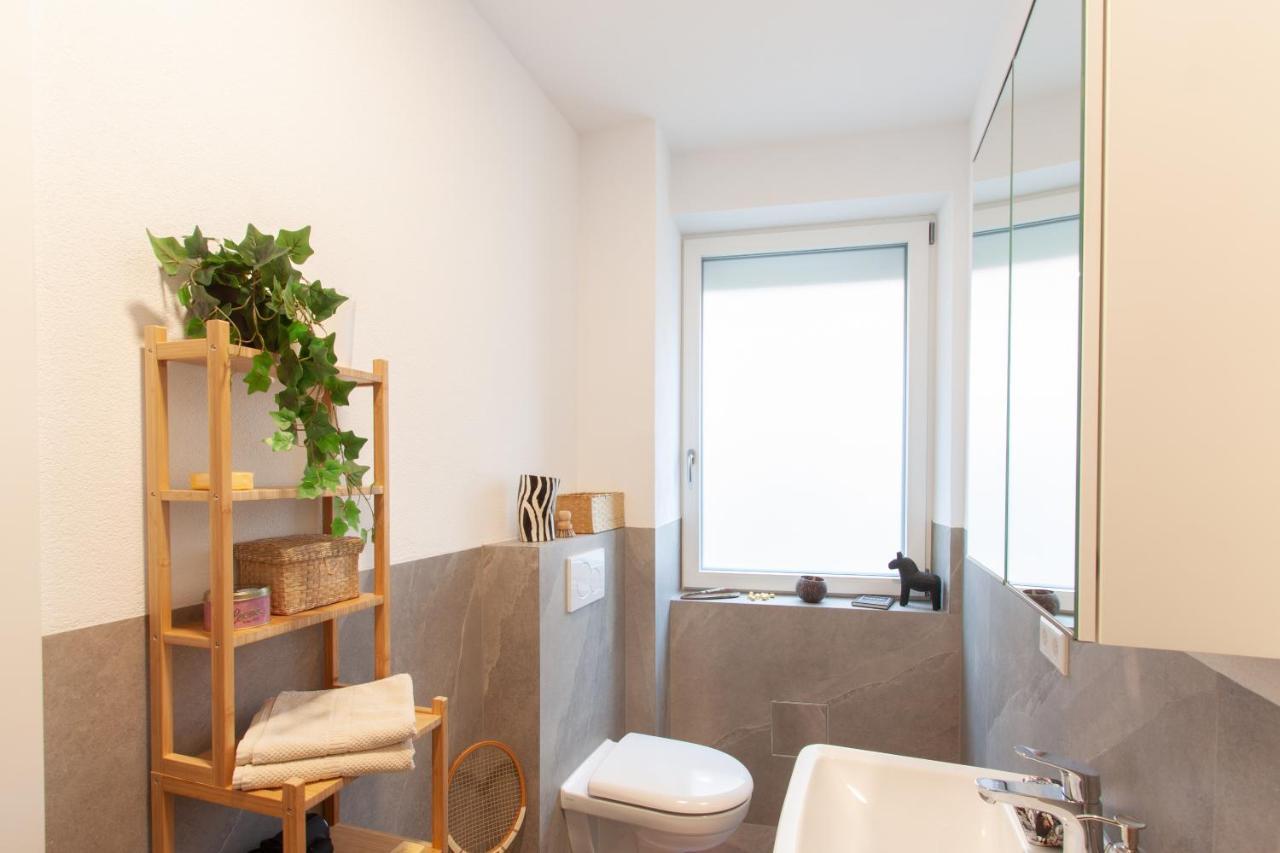 Ferienwohnung Juliusliving - Modernes Wohnen An Der Juliuspromenade Würzburg Exterior foto
